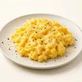 Oeufs brouillés au fromage, préparés