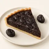 Tarte aux pruneaux, faite maison, cuite au four (pâte brisée)